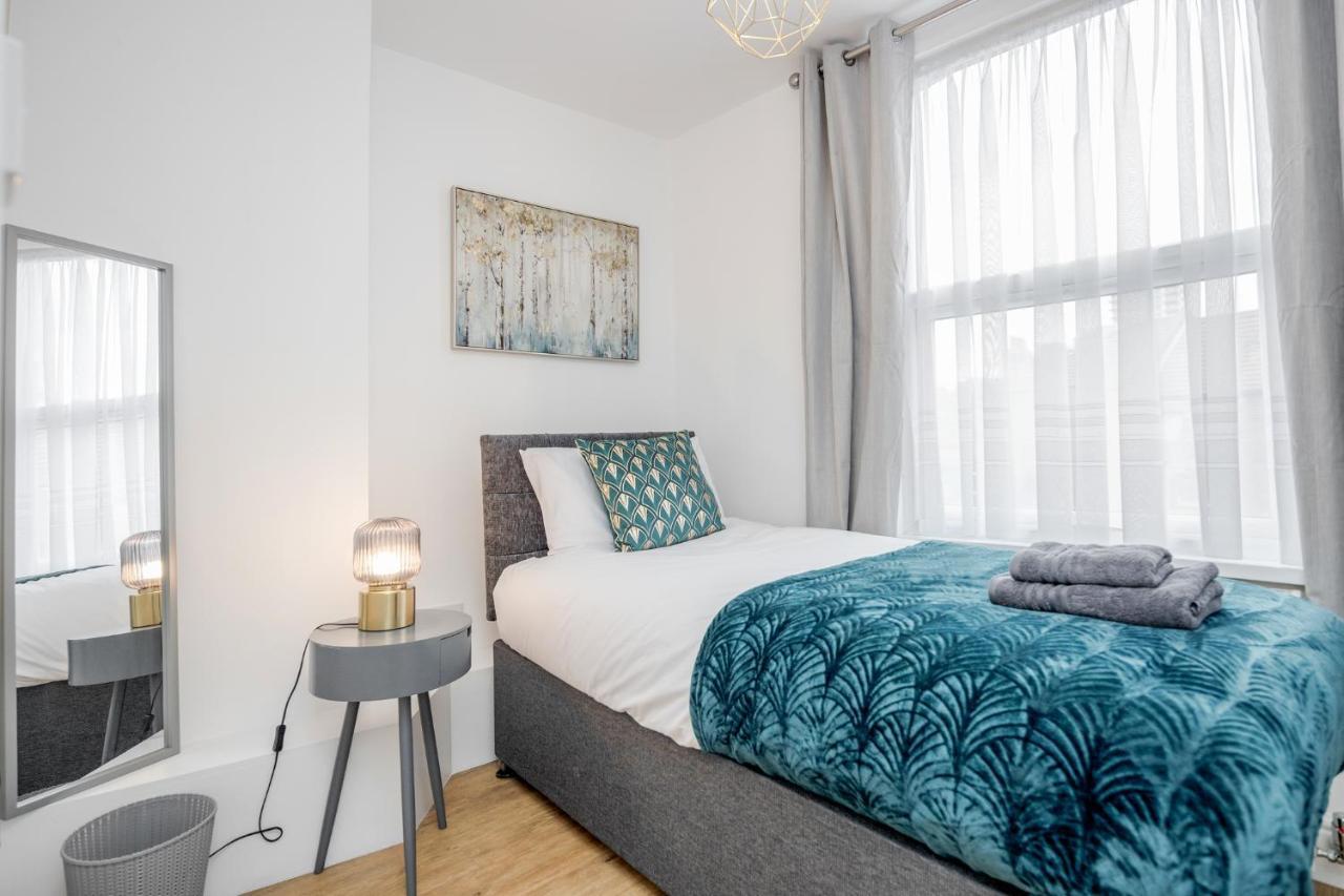 Modern Cosy London Flat By Damask Homes Ilford Esterno foto