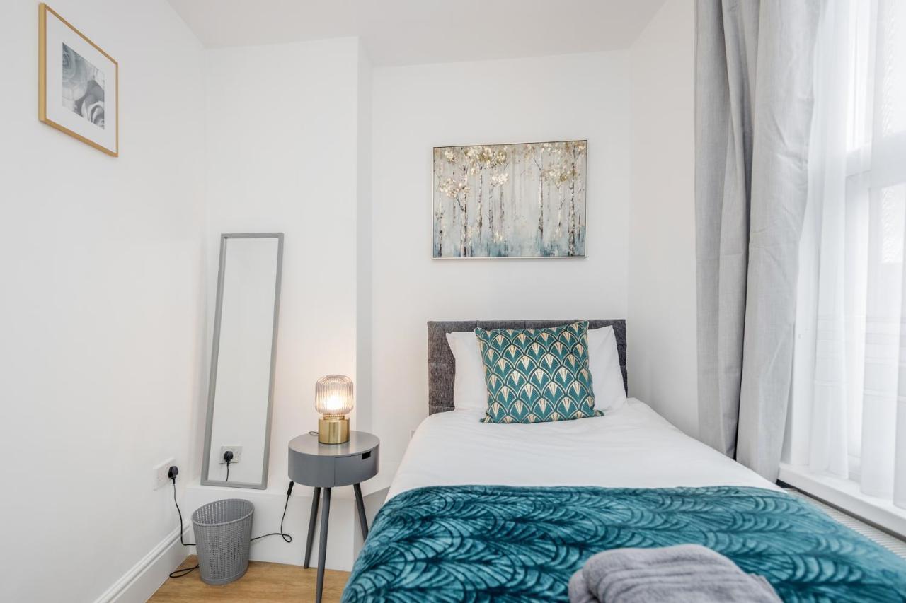 Modern Cosy London Flat By Damask Homes Ilford Esterno foto