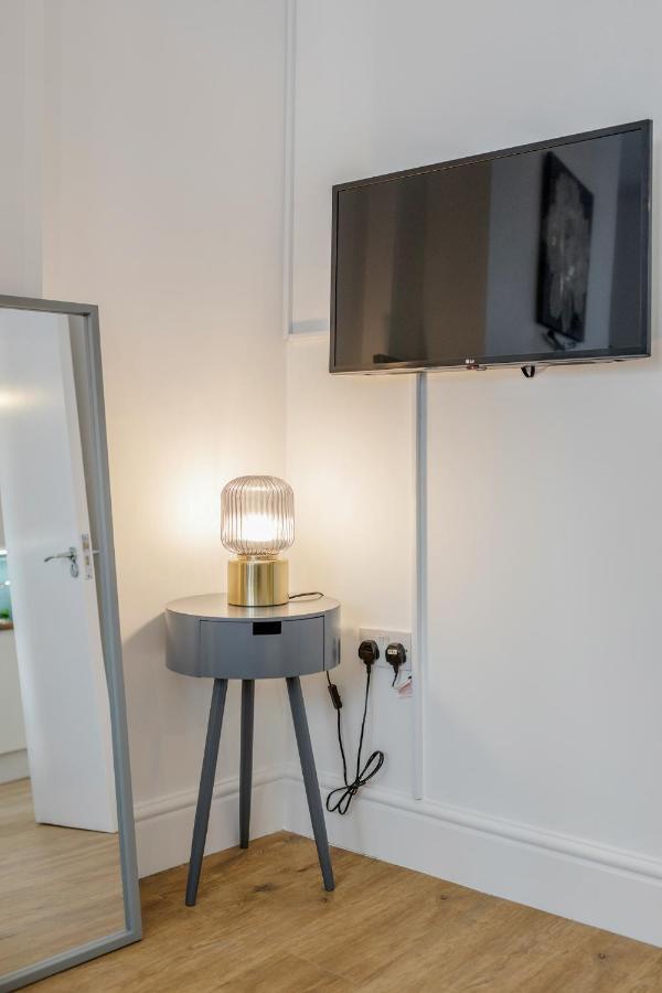 Modern Cosy London Flat By Damask Homes Ilford Esterno foto